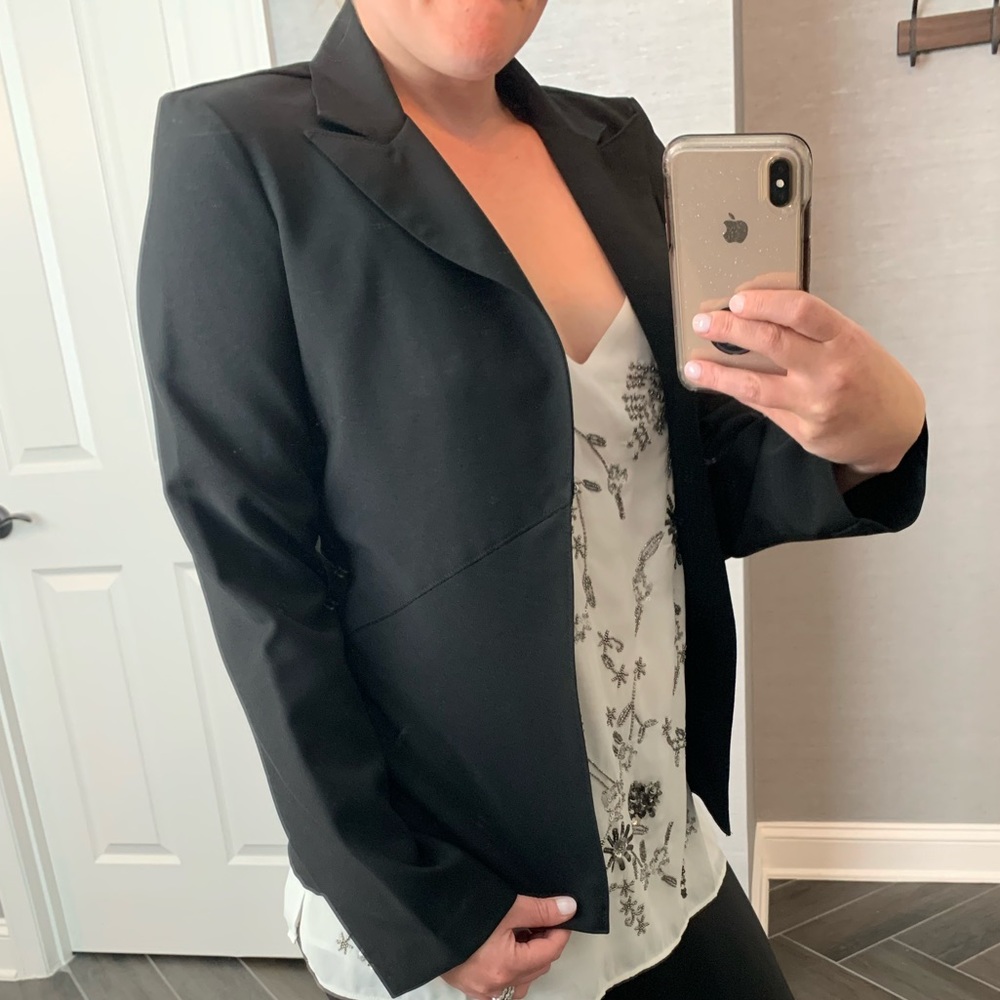 Blazer - Picture 3 of 4